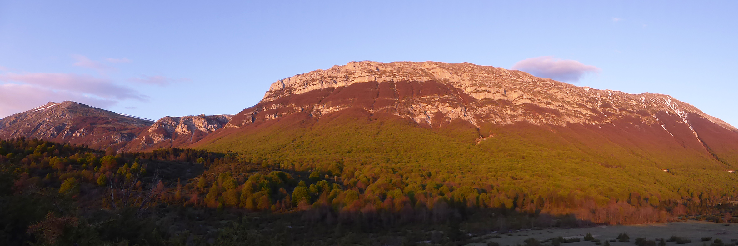 tramonto sulla majella in primavera dopo l'escursione di avvistamento fauna al pinecube